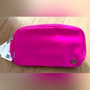 Lululemon everywhere belt bag 1L in sonic pink!